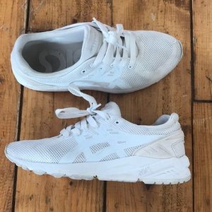 White Asics Wonen's Sneakers